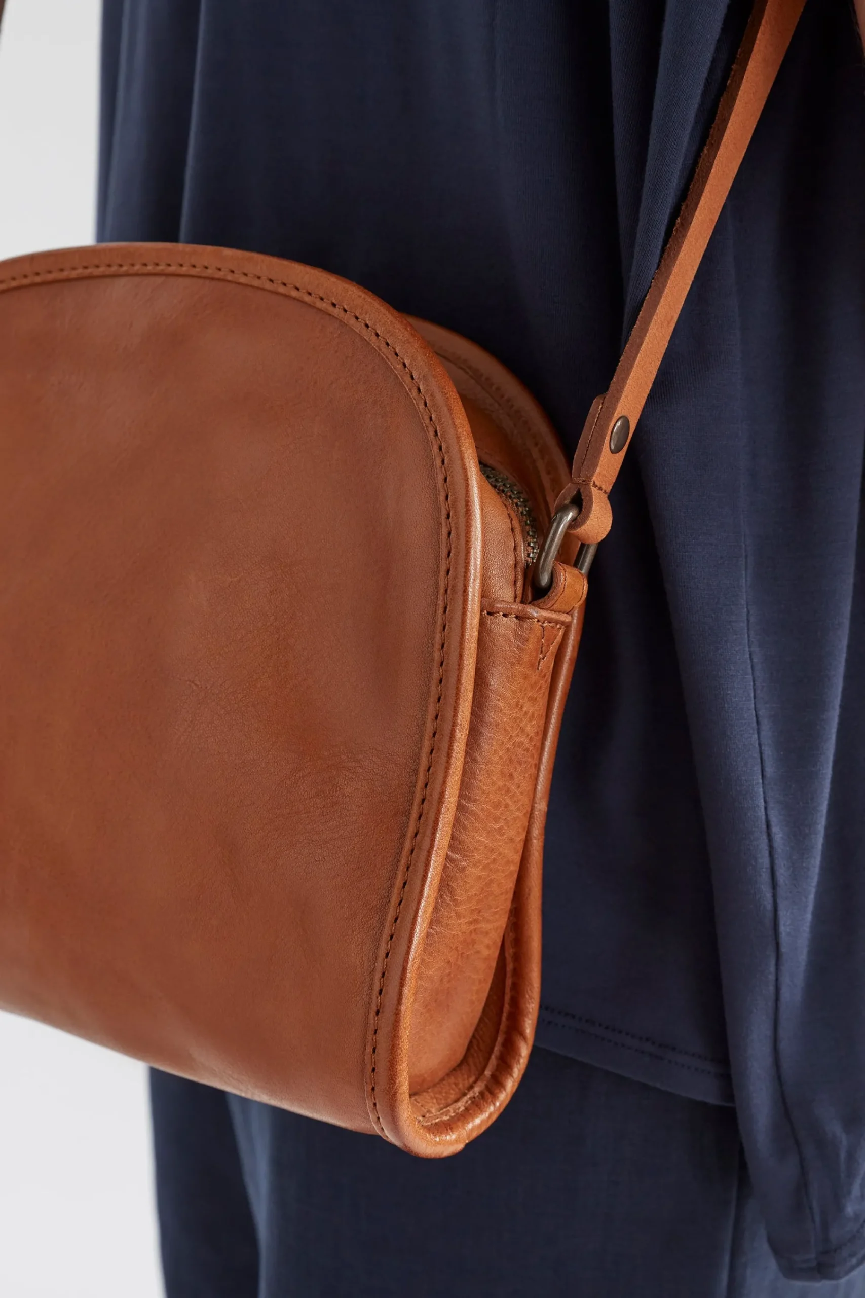 Kurva Messenger Bag|ELK New