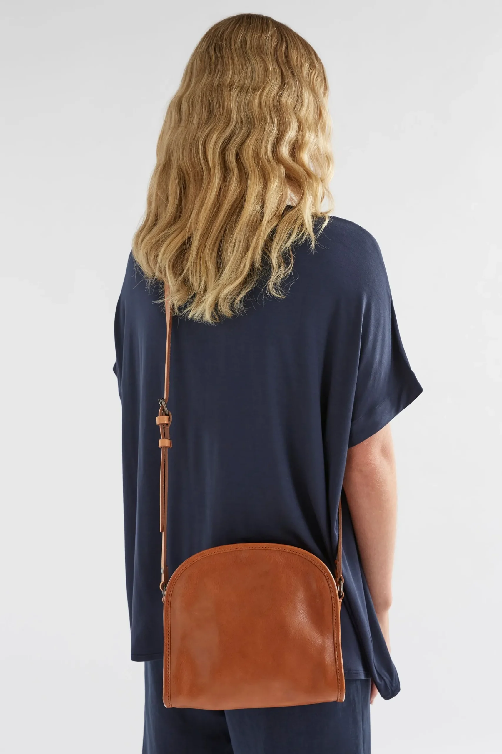 Kurva Messenger Bag|ELK New