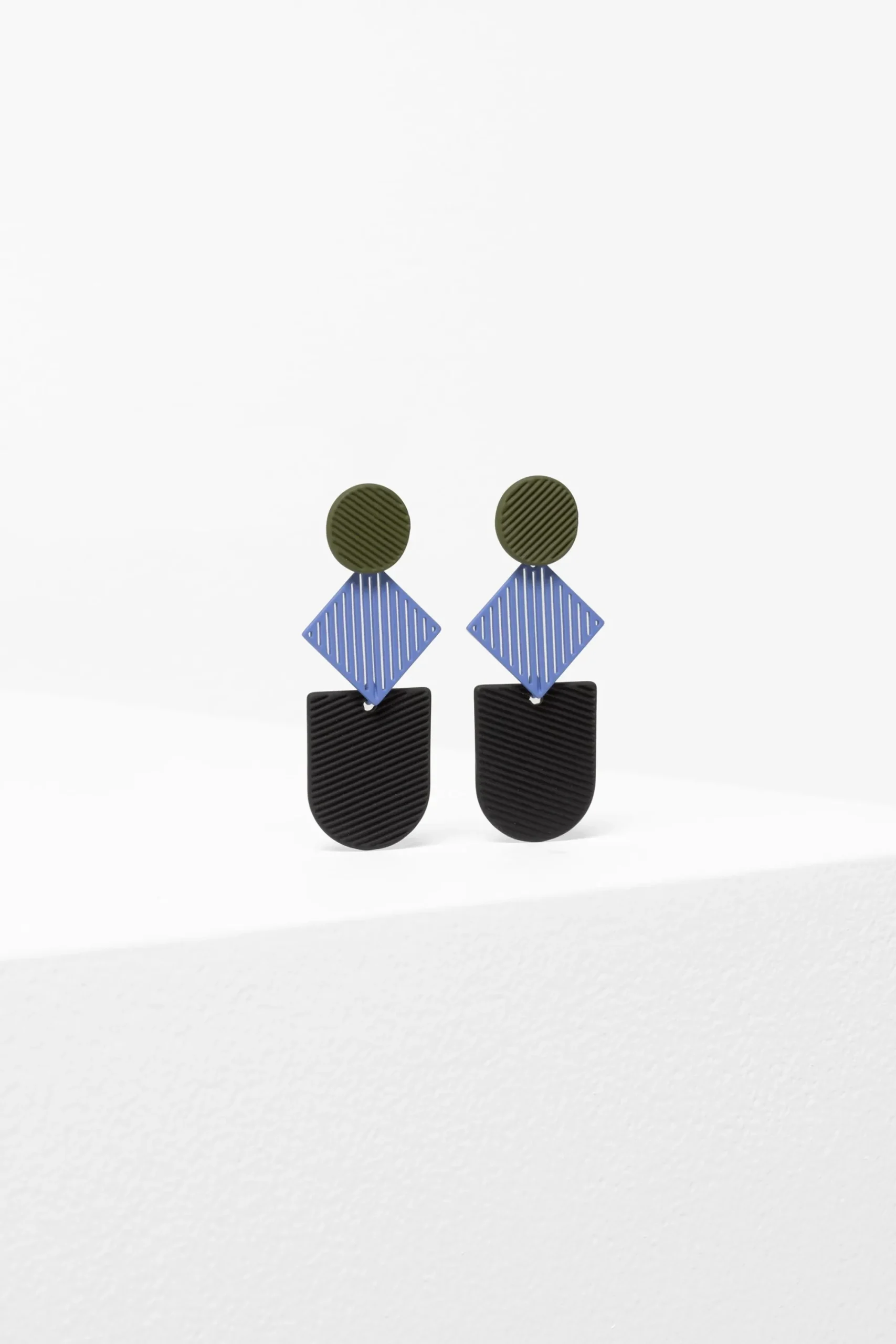 Ovek Earring|ELK Online